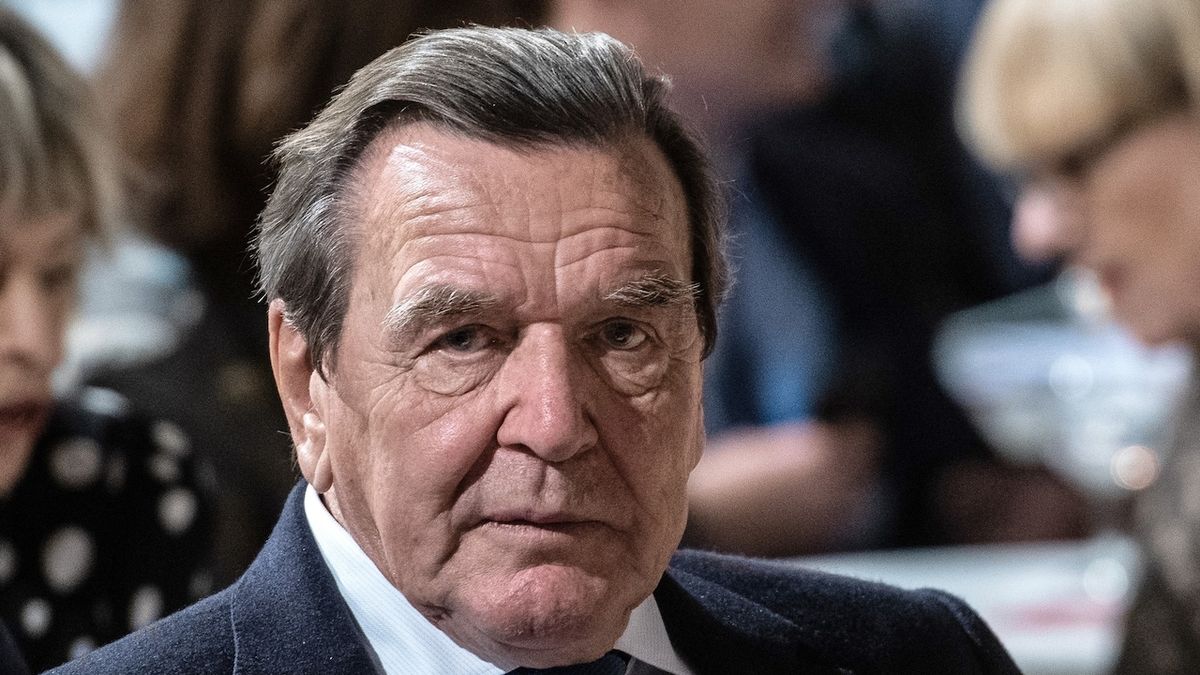 Schröder je v Moskvě, prý na dovolené. Nevylučujeme kontakt, připustil Putinův mluvčí